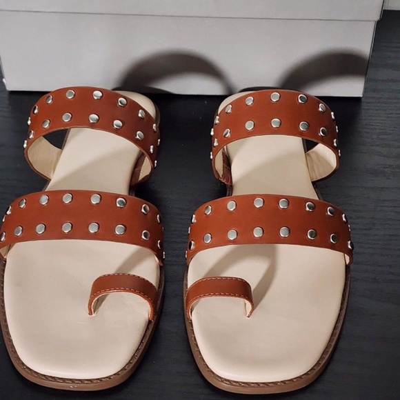 Botkier Zeyda Cognac Studded Sandal NIB Size 9.5 - Picture 2 of 4
